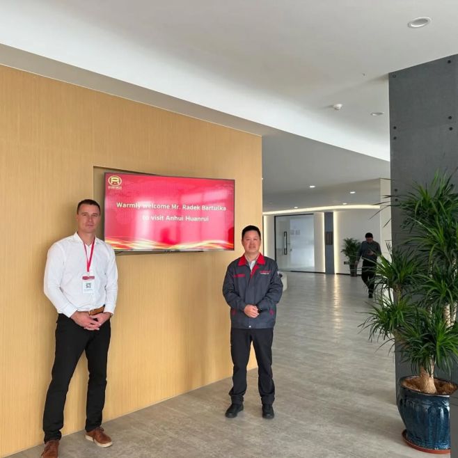 🔍 Kvalita, kterou si osobně hlídáme! Pan Bartuška pravidelně navštěvuje naše dodavatele v zahraničí 🌏 – tentokrát v Číně –...