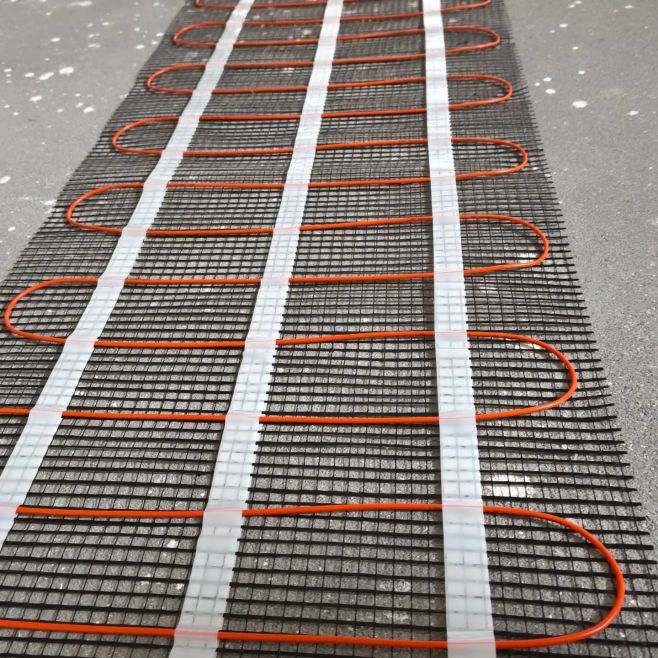 LARX Topné rohože ❄️ Je vám doma zima? Máme pro vás řešení, které zahřeje doslova od podlahy! ✅ Topné rohože LARX –...